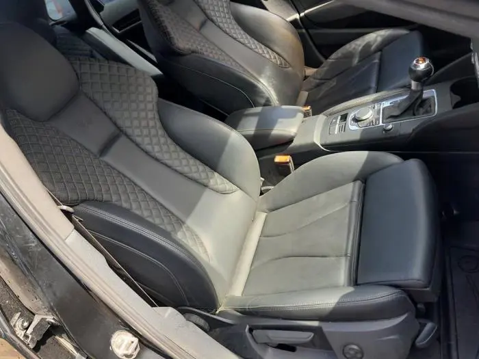 Siège droit Audi RS3