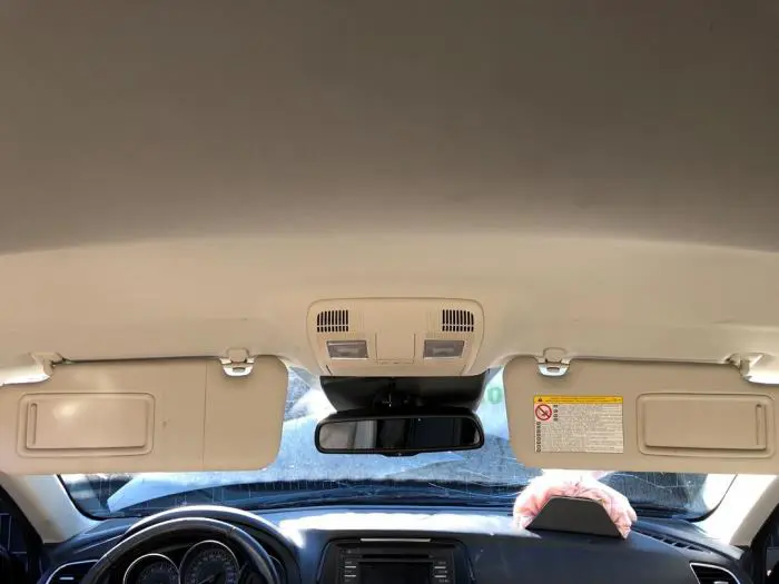 Revêtement plafond Mazda 6.