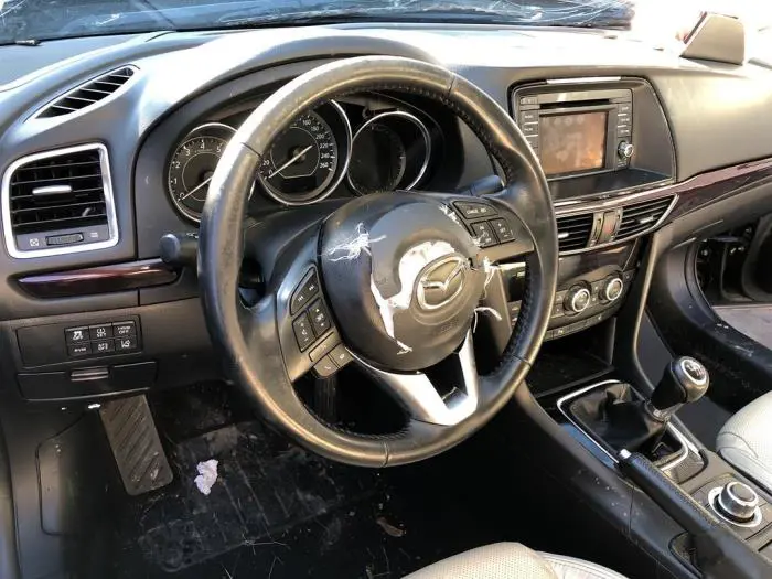 Volant Mazda 6.